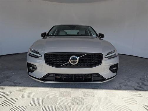 2023 Volvo S60 B5 Core Dark Theme