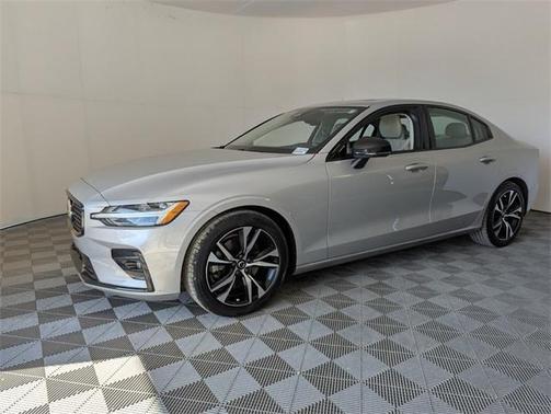 2023 Volvo S60 B5 Core Dark Theme