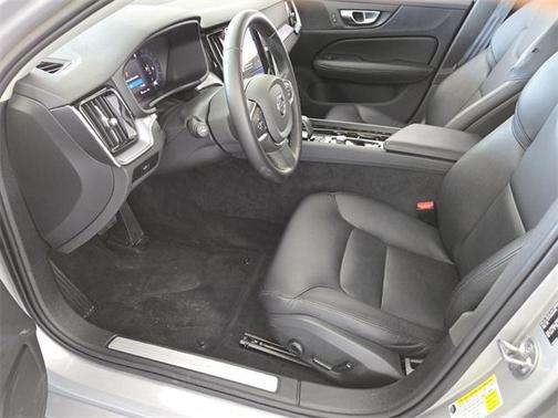2024 Volvo S60 B5 Core Dark Theme