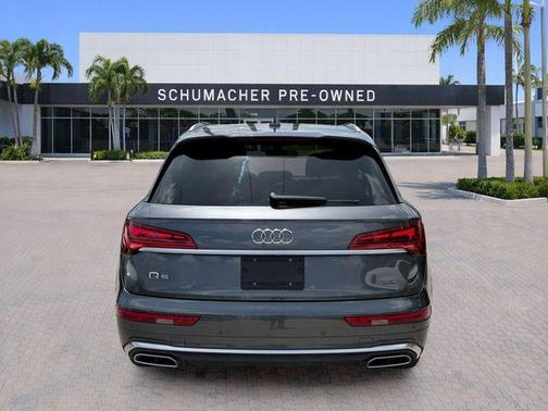 Daytona Gray Pearl Effect 2023 Audi Q5 45 S line quattro Premium
