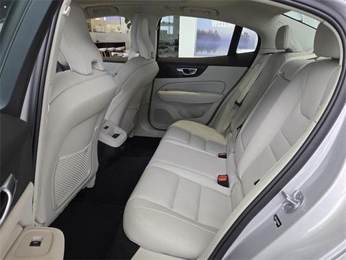2024 Volvo S60 B5 Plus Dark Theme