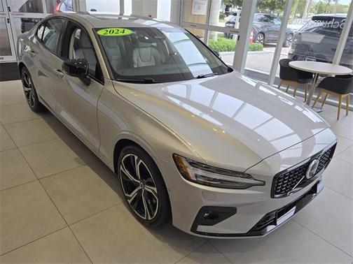 2024 Volvo S60 B5 Plus Dark Theme