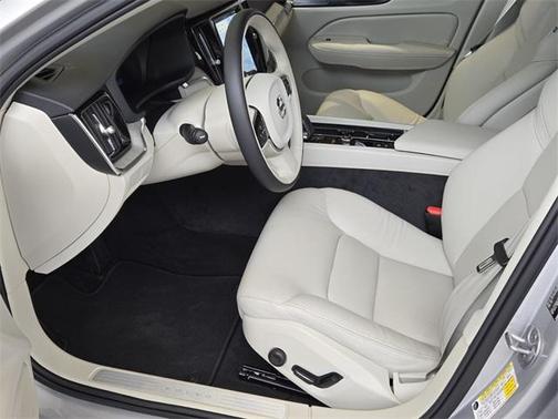 2024 Volvo S60 B5 Plus Dark Theme