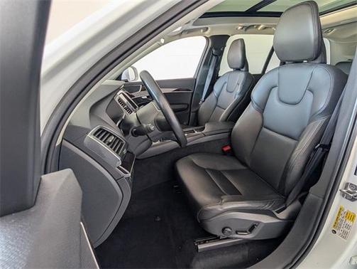 2019 Volvo XC90 T5 Momentum