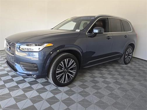 2022 Volvo XC90 T6 Momentum 7 Passenger