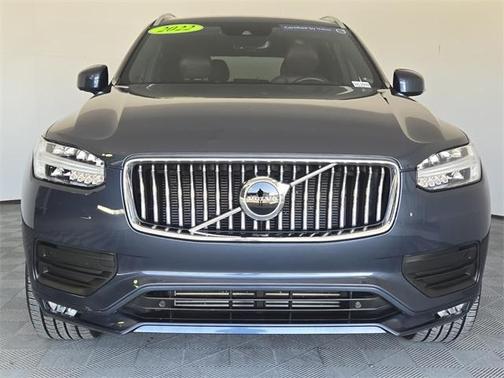 2022 Volvo XC90 T6 Momentum 7 Passenger