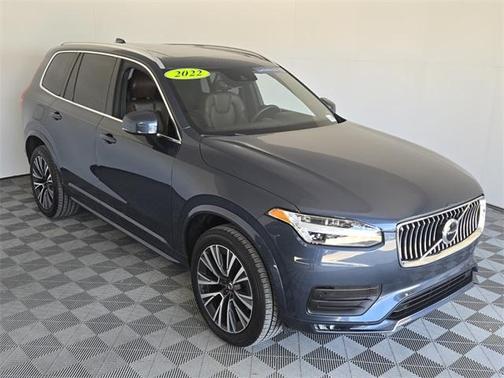 2022 Volvo XC90 T6 Momentum 7 Passenger