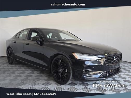 2022 Volvo S60 B5 Black Edition R-Design
