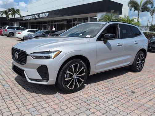 2024 Volvo XC60 B5 Plus Dark Theme