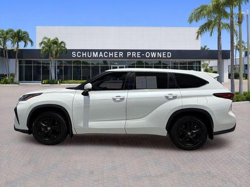 Blizzard Pearl 2021 Toyota Highlander LE