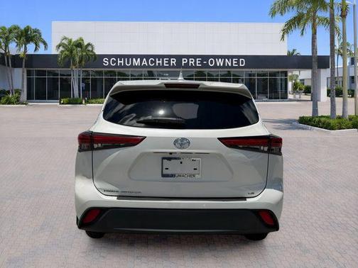 Blizzard Pearl 2021 Toyota Highlander LE