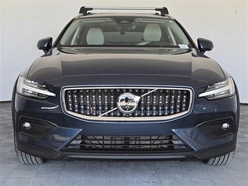 2024 Volvo V60 Cross Country B5 Plus
