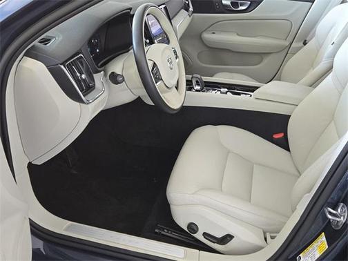 2024 Volvo V60 Cross Country B5 Plus