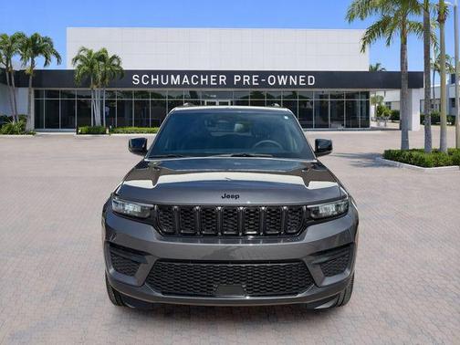 Metallic 2024 Jeep Grand Cherokee Laredo