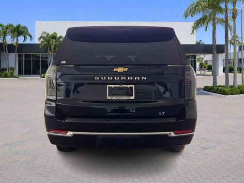 2025 Chevrolet Suburban LT