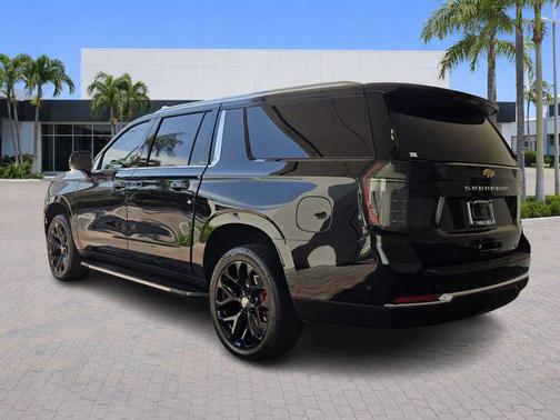 2025 Chevrolet Suburban LT