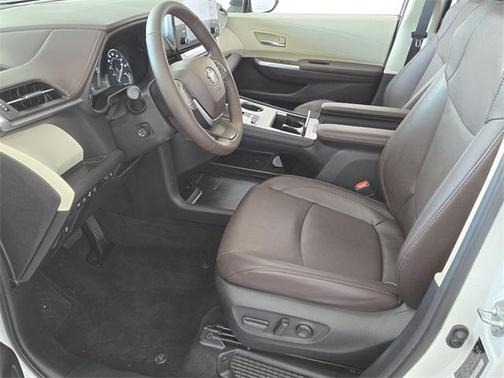 2023 Toyota Sienna Platinum 7 Passenger