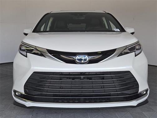 2023 Toyota Sienna Platinum 7 Passenger