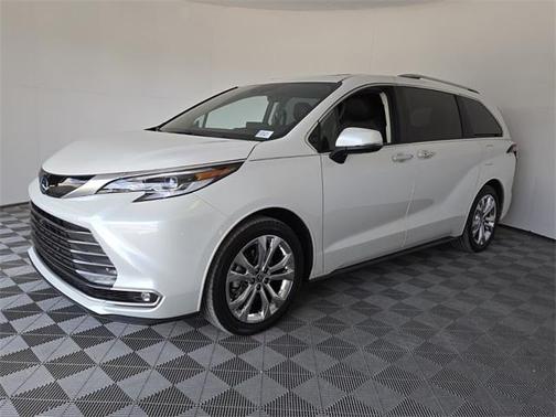 2023 Toyota Sienna Platinum 7 Passenger