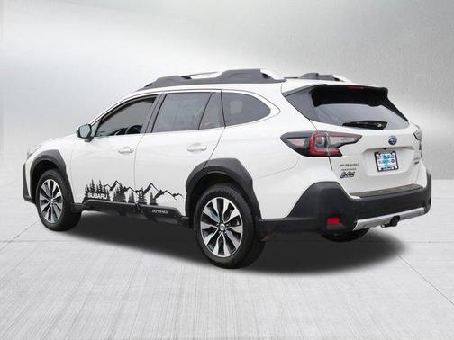 Crystal White Pearl 2025 Subaru Outback Touring