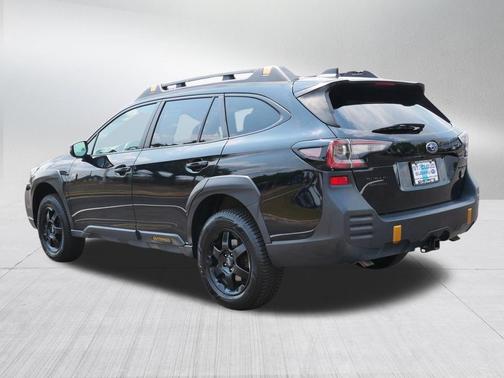 Crystal Black Silica 2022 Subaru Outback Wilderness