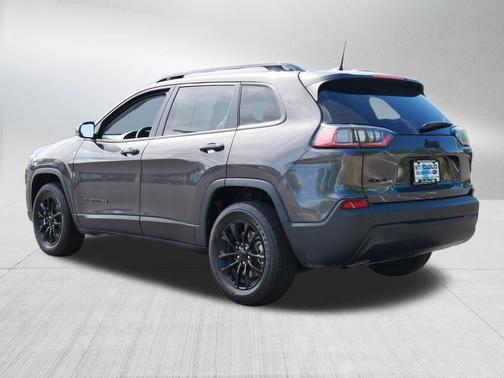Granite Crystal Metallic Clearcoat 2023 Jeep Cherokee Altitude