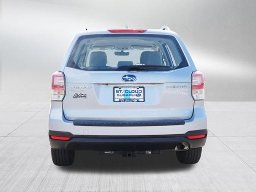 Ice Silver Metallic 2017 Subaru Forester 2.5i