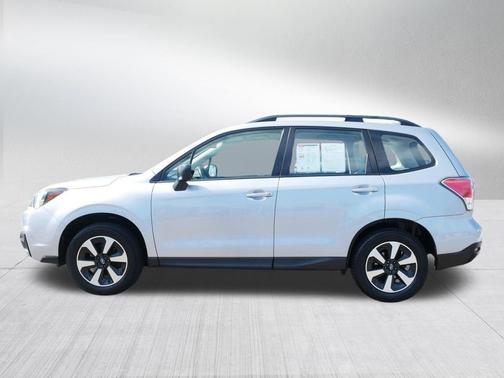 Ice Silver Metallic 2017 Subaru Forester 2.5i