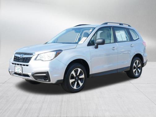 Ice Silver Metallic 2017 Subaru Forester 2.5i