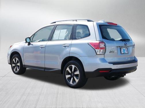 Ice Silver Metallic 2017 Subaru Forester 2.5i