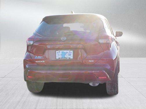 2022 Nissan Kicks SR