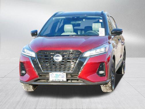 2022 Nissan Kicks SR