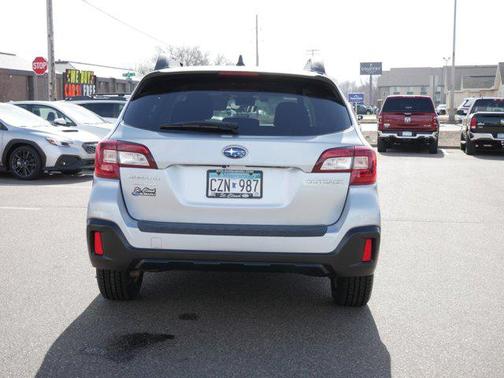 Ice Silver Metallic 2019 Subaru Outback 2.5i Premium