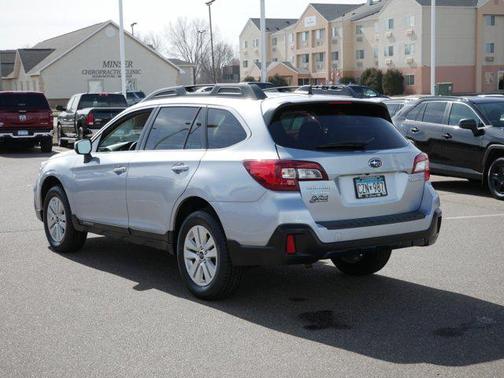 Ice Silver Metallic 2019 Subaru Outback 2.5i Premium