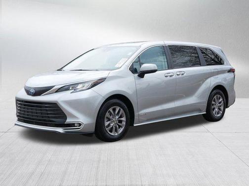 2021 Toyota Sienna XLE 7 Passenger