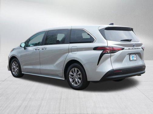 2021 Toyota Sienna XLE 7 Passenger