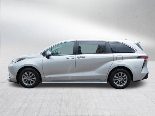 2021 Toyota Sienna XLE 7 Passenger