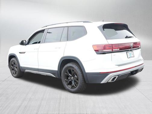 Pure White 2025 Volkswagen Atlas 2.0T Peak Edition