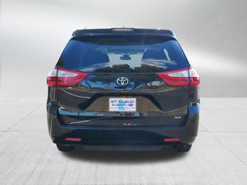 2019 Toyota Sienna XLE