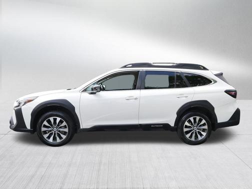 Crystal White Pearl 2023 Subaru Outback Limited
