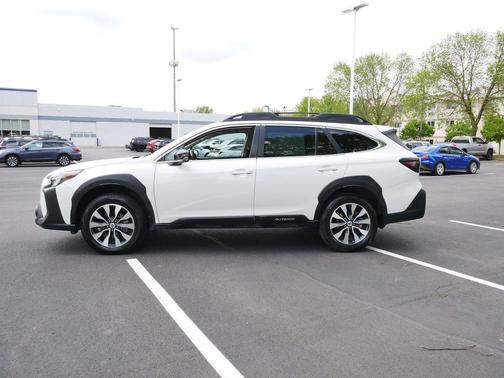Crystal White Pearl 2023 Subaru Outback Limited