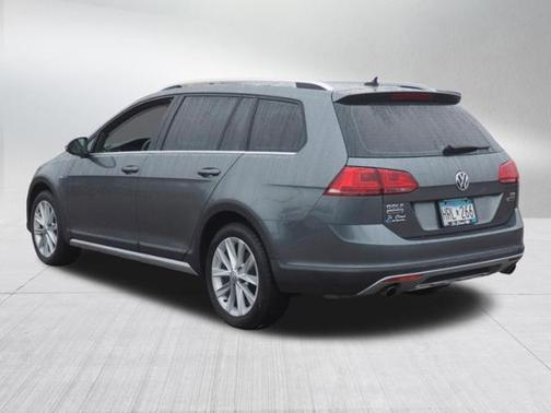 Photo 5 of 34 of 2017 Volkswagen Golf Alltrack TSI S