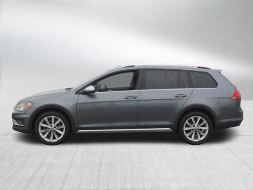 Photo 4 of 34 of 2017 Volkswagen Golf Alltrack TSI S