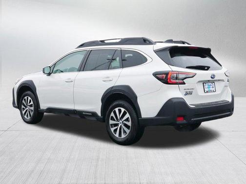 Crystal White Pearl 2025 Subaru Outback Premium