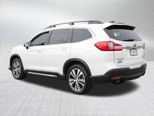 Crystal White Pearl 2022 Subaru Ascent Limited 7-Passenger