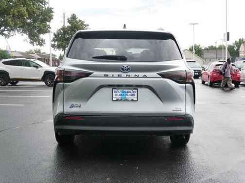 2024 Toyota Sienna XLE 8 Passenger