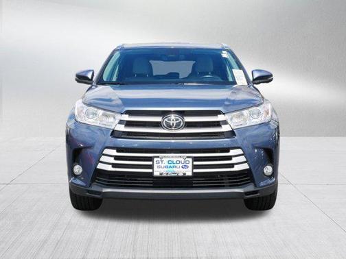 SHORELINE BLUE PEARL 2019 Toyota Highlander SE