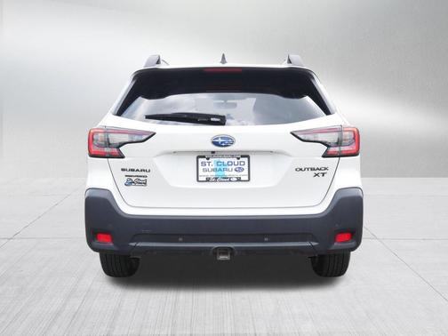 Crystal White Pearl 2024 Subaru Outback Onyx Edition XT