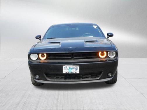 Pitch Black Clearcoat 2022 Dodge Challenger SXT