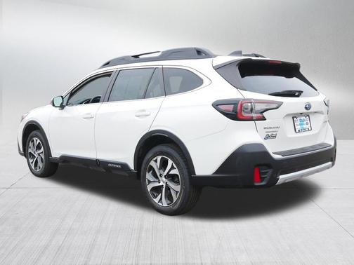 Crystal White Pearl 2022 Subaru Outback Limited